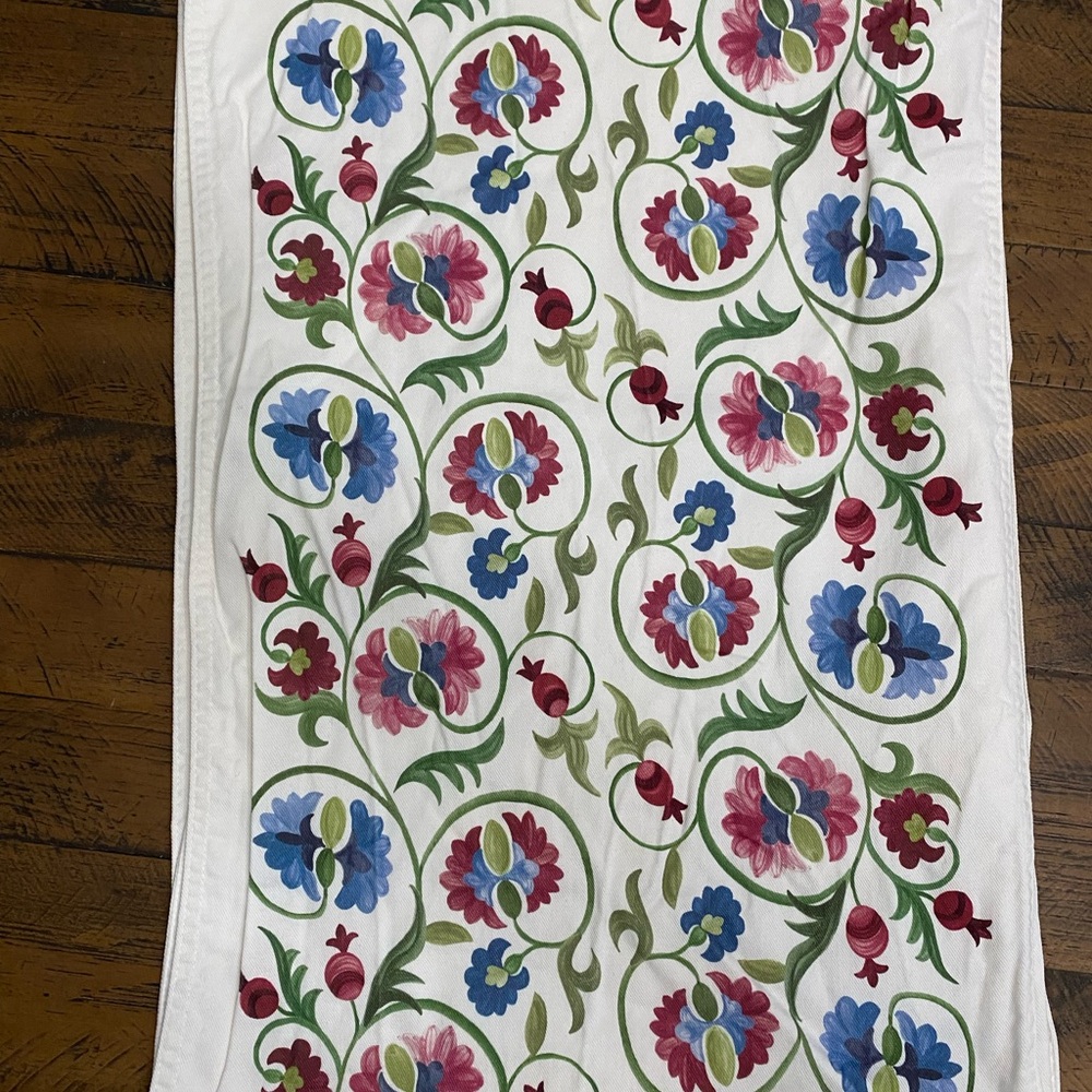 Williams Sonoma Cream floral Cotton table Runner